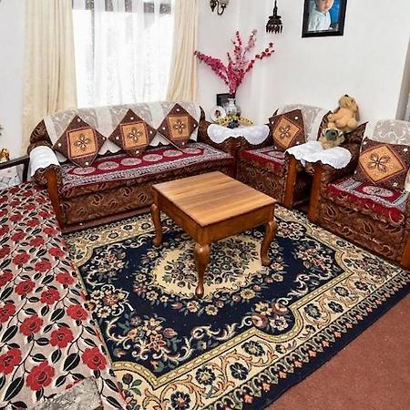 Himalayan Inn Homestay Дарджилинг Екстериор снимка